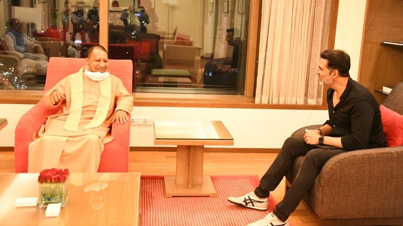 Akshay Kumar meets Yogi Adityanath in Mumbai