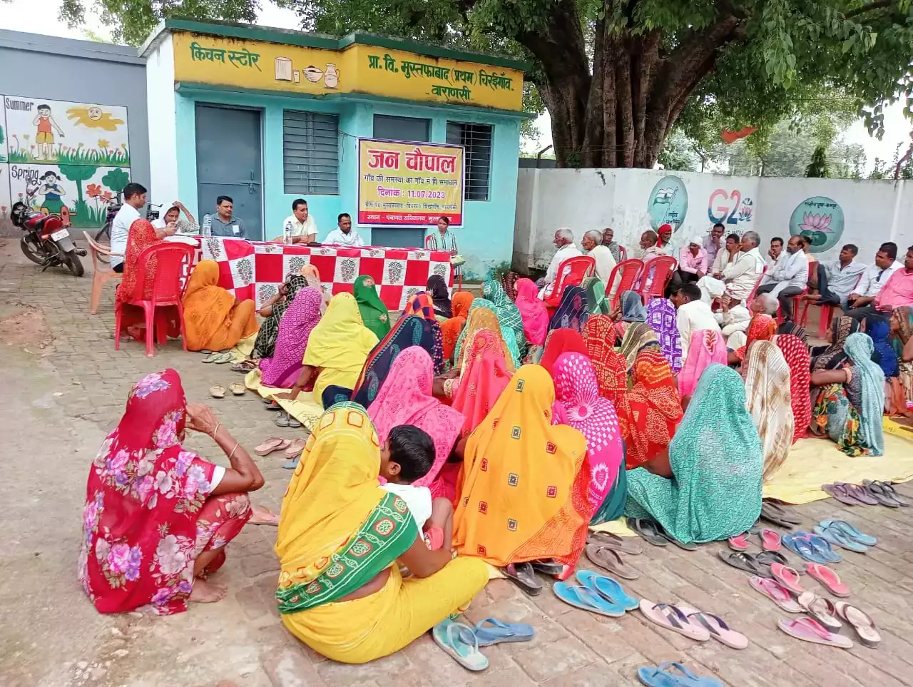 Varanasi : गांव चौपाल में 11000 शिकायतों का किया गया निस्तारण