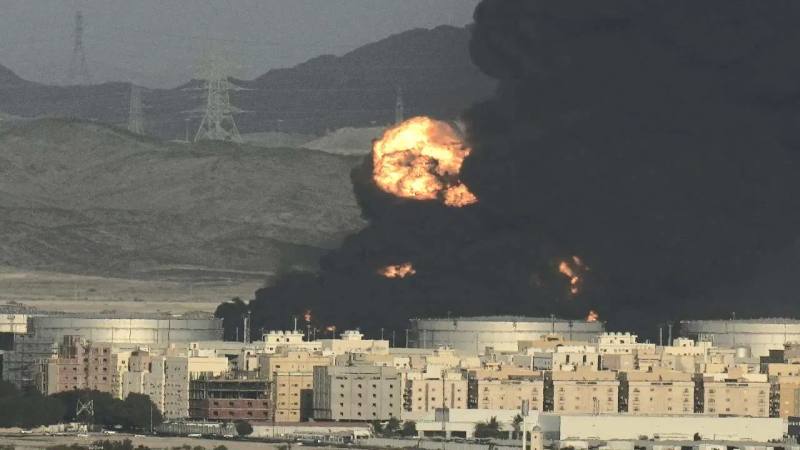 US Houthis War: अमेरिका व ब्रिटेन का हूति विद्रोहियों पर संयुक्त हमला