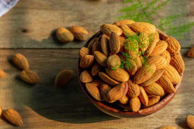 Benefits of Almonds: स्वास्थय ही नहीं खूबसूरती का ही खजाना है बादाम
