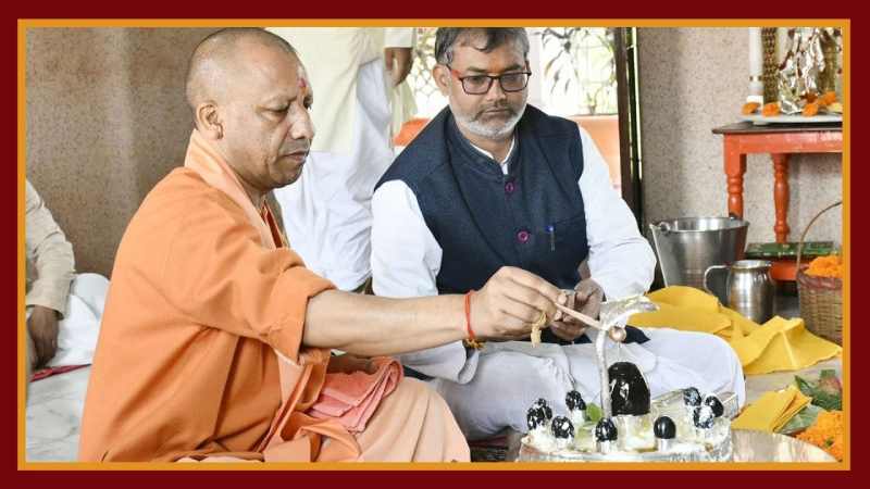 Gorakhpur: गोरखनाथ मंदिर में सीएम योगी ने पूजा-अर्चना...