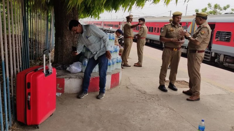 Mirzapur: चुनार स्टेशन पर ट्रेन में सूटकेस से मिला महिला का सिर कटा शव
